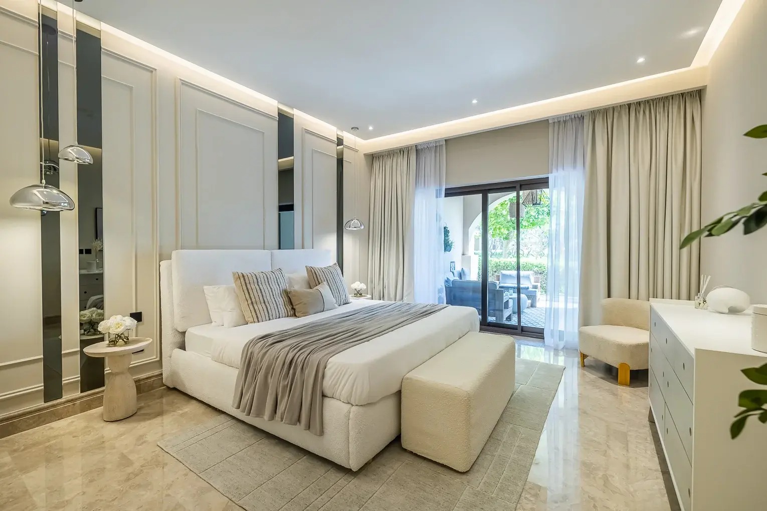 How to Use Mirrors to Make a Room Feel Spacious